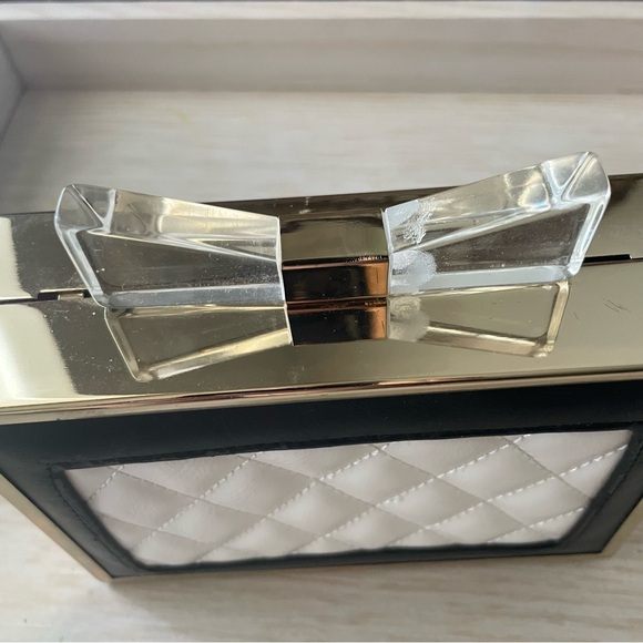 Metal quilted clutch with bow and chain strap - Picture 8 of 12